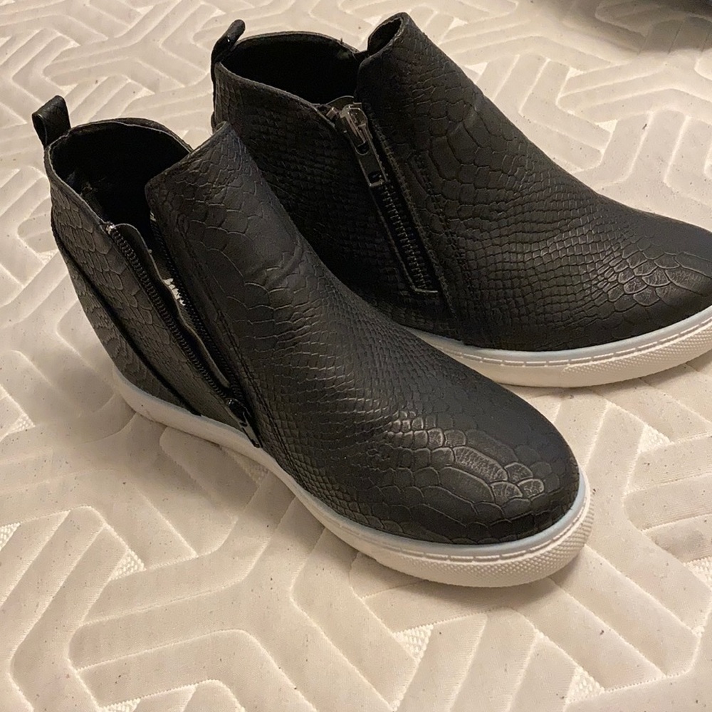 Women’s black boots / size 10